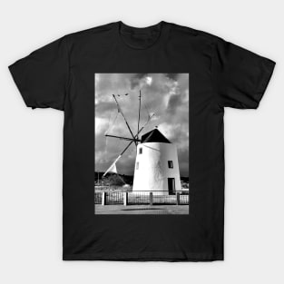 Old Windmill in Odiáxere, Lagos, Algarve T-Shirt